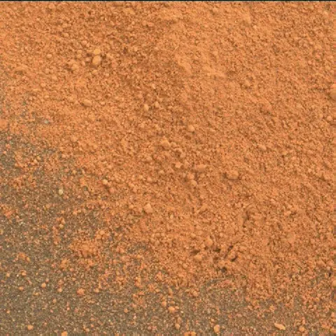 Sol 2080: Mars Hand Lens Imager (MAHLI)