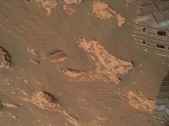 Sol 2082: Mars Hand Lens Imager (MAHLI)