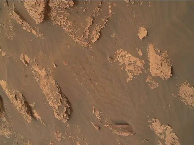 Sol 2082: Mars Hand Lens Imager (MAHLI)
