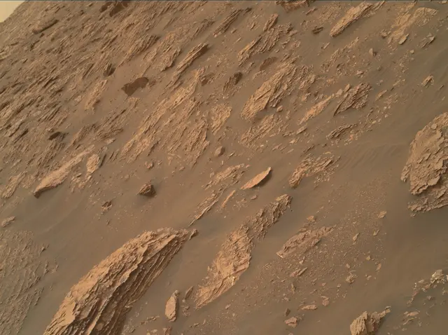 Sol 2082: Mars Hand Lens Imager (MAHLI)