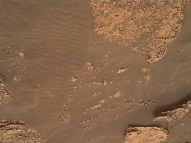 Sol 2082: Mars Hand Lens Imager (MAHLI)