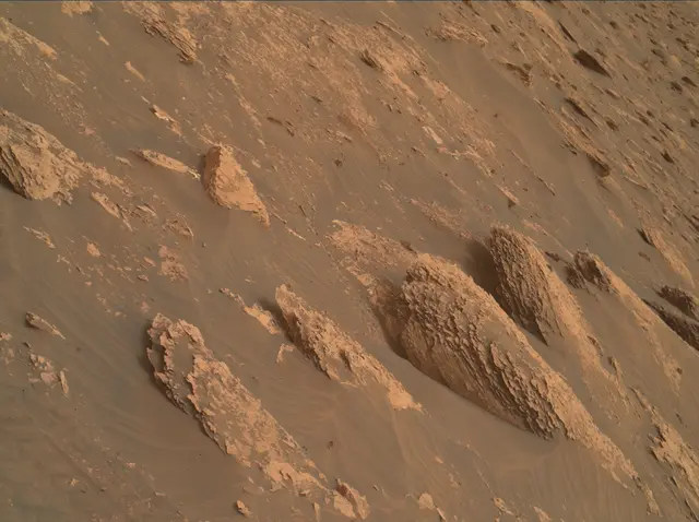 Sol 2082: Mars Hand Lens Imager (MAHLI)