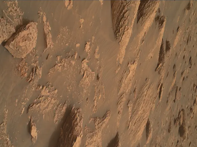 Sol 2082: Mars Hand Lens Imager (MAHLI)