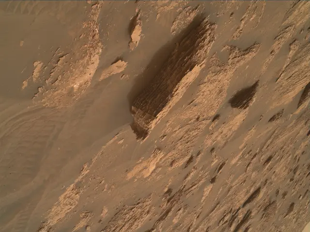 Sol 2082: Mars Hand Lens Imager (MAHLI)