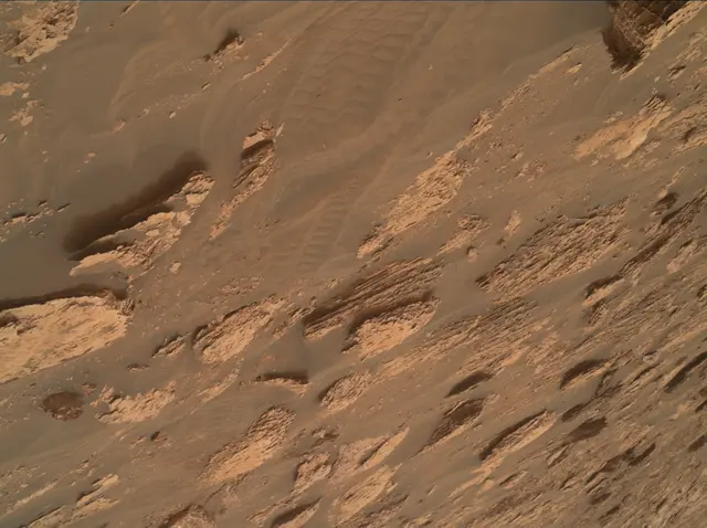 Sol 2082: Mars Hand Lens Imager (MAHLI)