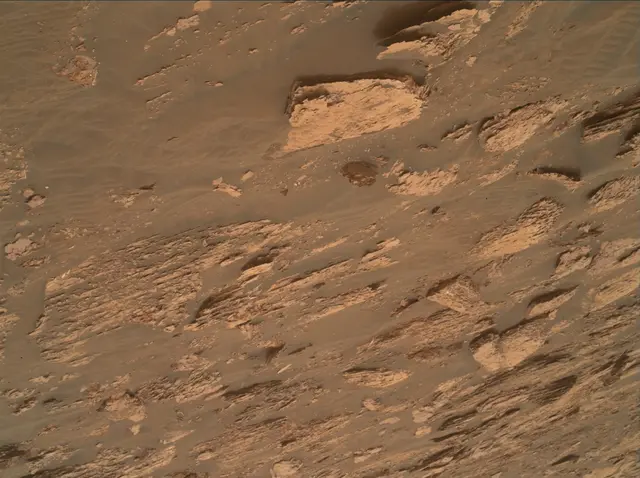 Sol 2082: Mars Hand Lens Imager (MAHLI)