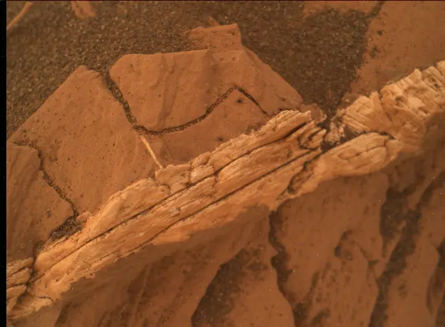Sol 2083: Mars Hand Lens Imager (MAHLI)