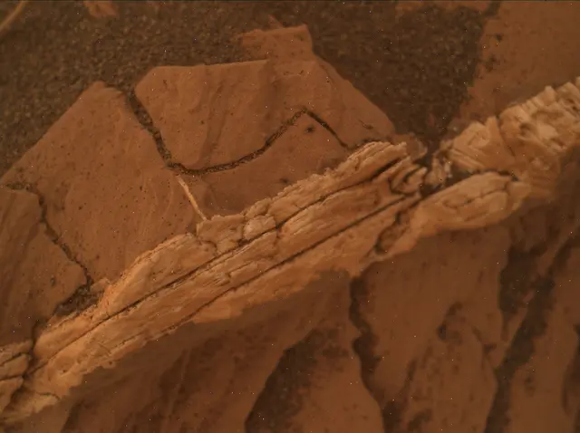 Sol 2083: Mars Hand Lens Imager (MAHLI)