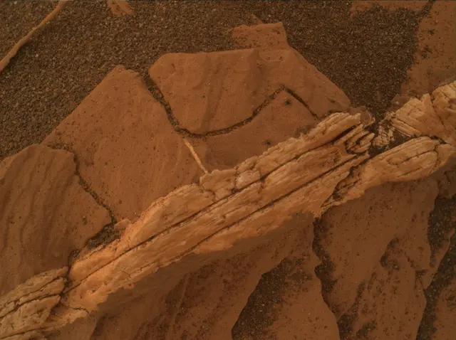Sol 2083: Mars Hand Lens Imager (MAHLI)