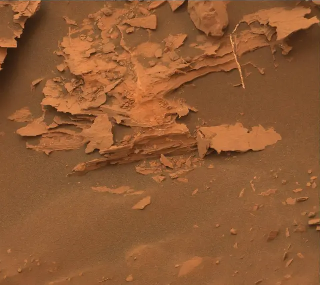 Sol 2087: Mast Camera (Mastcam)