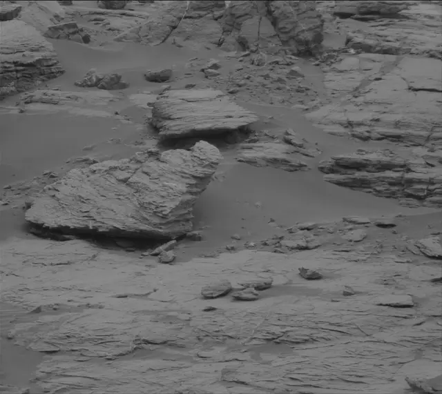Sol 2093: Mast Camera (Mastcam)