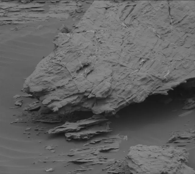 Sol 2093: Mast Camera (Mastcam)