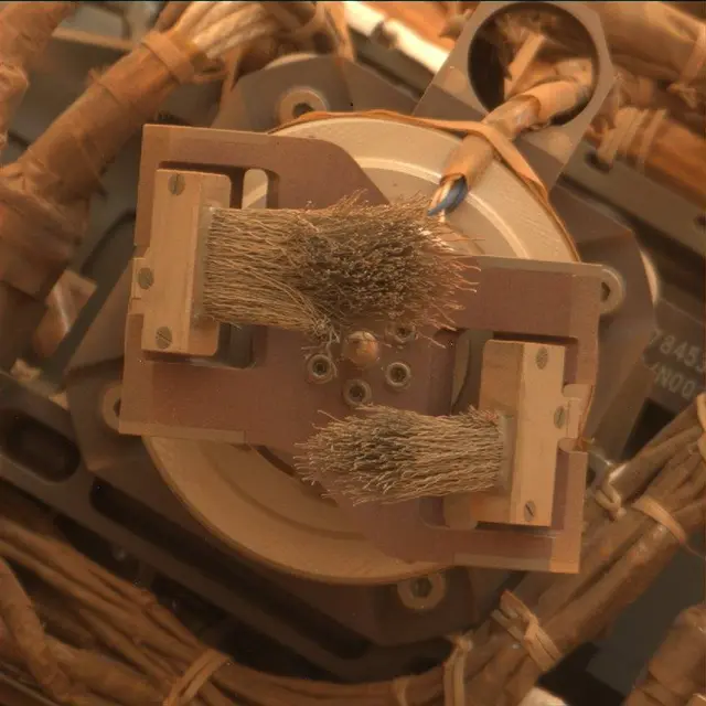 Sol 2100: Mast Camera (Mastcam)