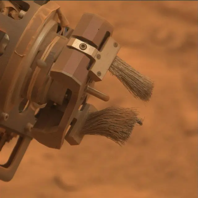 Sol 2100: Mast Camera (Mastcam)