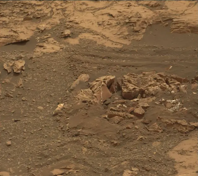 Sol 2147: Mast Camera (Mastcam)