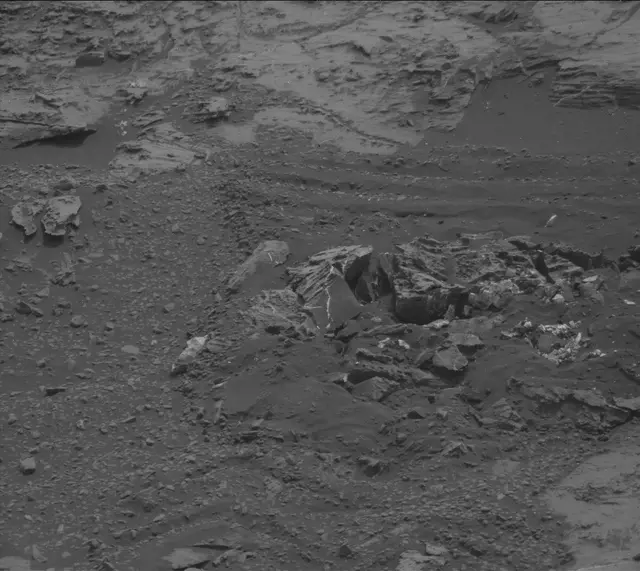 Sol 2147: Mast Camera (Mastcam)