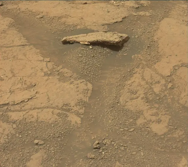 Sol 2316: Mast Camera (Mastcam)