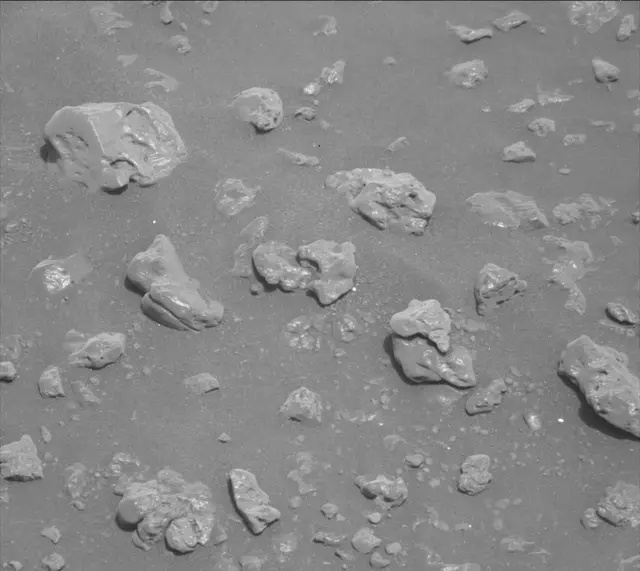 Sol 2316: Mast Camera (Mastcam)