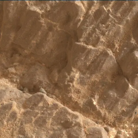 Sol 2318: Mars Hand Lens Imager (MAHLI)