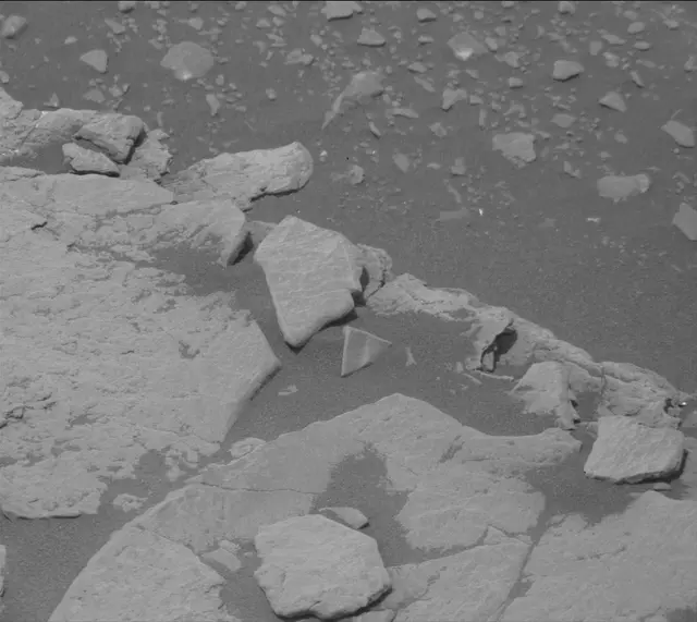Sol 2333: Mast Camera (Mastcam)