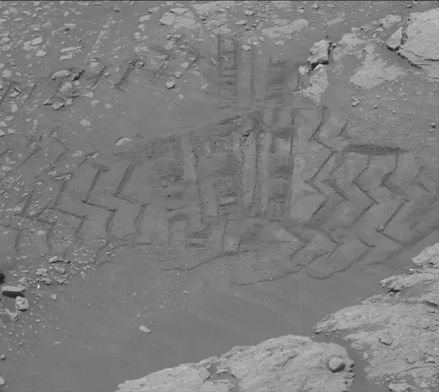 Sol 2338: Mast Camera (Mastcam)
