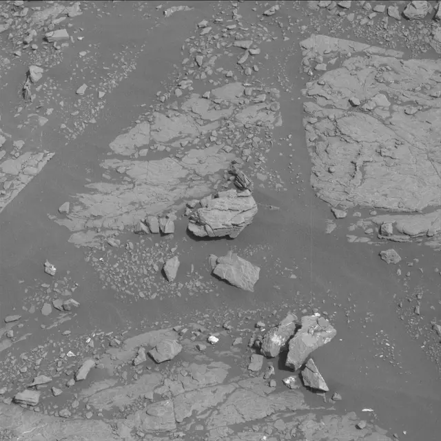 Sol 2338: Mast Camera (Mastcam)