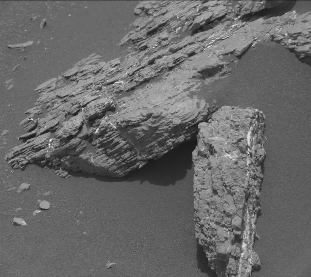 Sol 2338: Mast Camera (Mastcam)