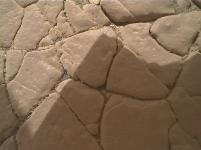 Sol 2352: Mars Hand Lens Imager (MAHLI)