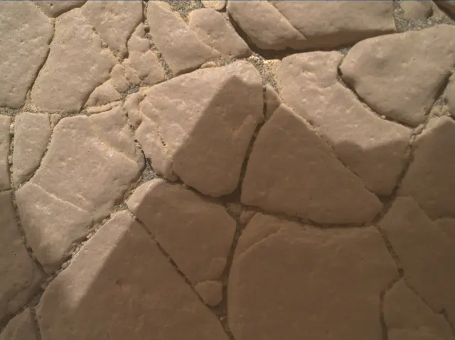 Sol 2352: Mars Hand Lens Imager (MAHLI)