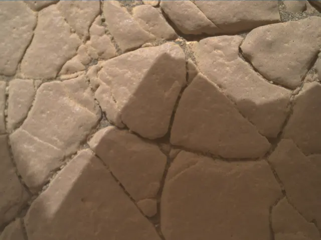 Sol 2352: Mars Hand Lens Imager (MAHLI)