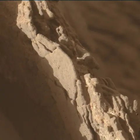 Sol 2352: Mars Hand Lens Imager (MAHLI)