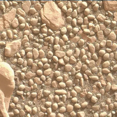 Sol 2356: Mars Hand Lens Imager (MAHLI)