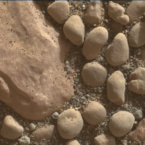Sol 2356: Mars Hand Lens Imager (MAHLI)