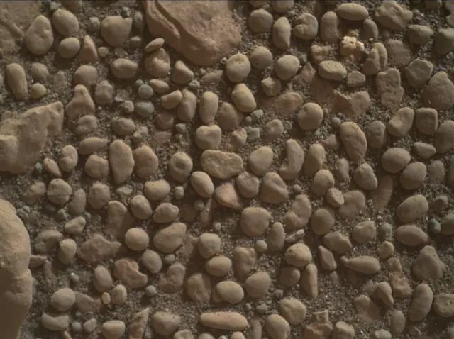 Sol 2356: Mars Hand Lens Imager (MAHLI)