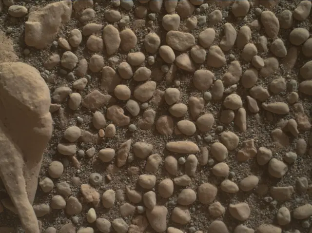 Sol 2356: Mars Hand Lens Imager (MAHLI)