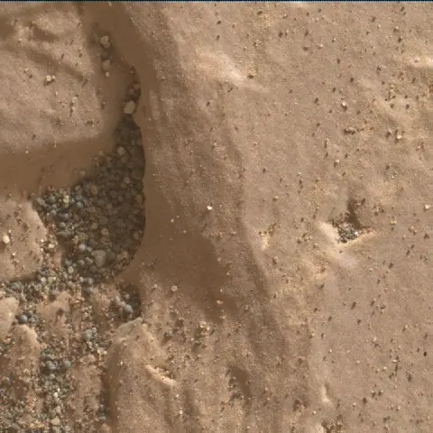 Sol 2363: Mars Hand Lens Imager (MAHLI)