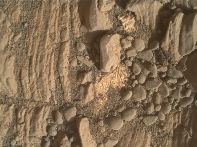 Sol 2424: Mars Hand Lens Imager (MAHLI)