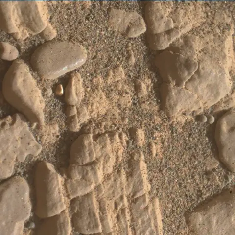 Sol 2424: Mars Hand Lens Imager (MAHLI)