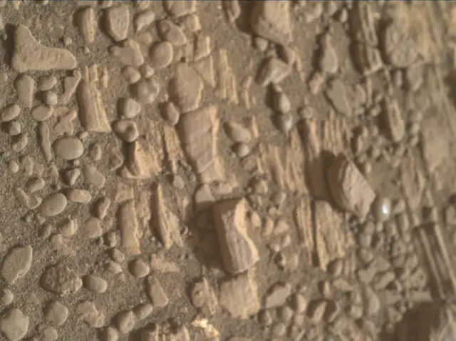 Sol 2424: Mars Hand Lens Imager (MAHLI)