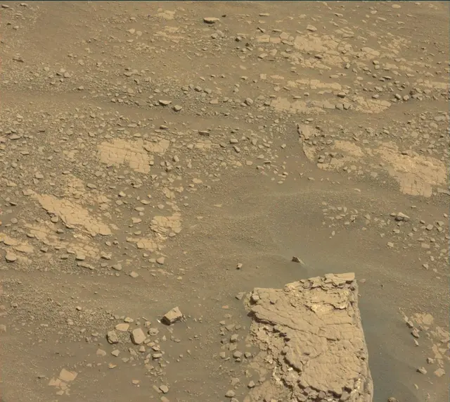Sol 2425: Mast Camera (Mastcam)