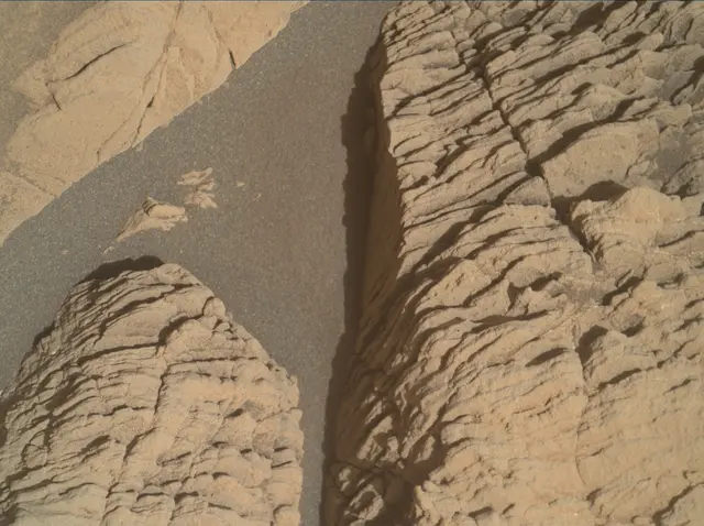 Sol 2444: Mars Hand Lens Imager (MAHLI)