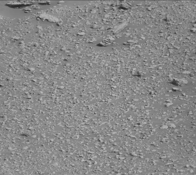 Sol 2471: Mast Camera (Mastcam)