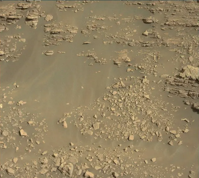 Sol 2475: Mast Camera (Mastcam)