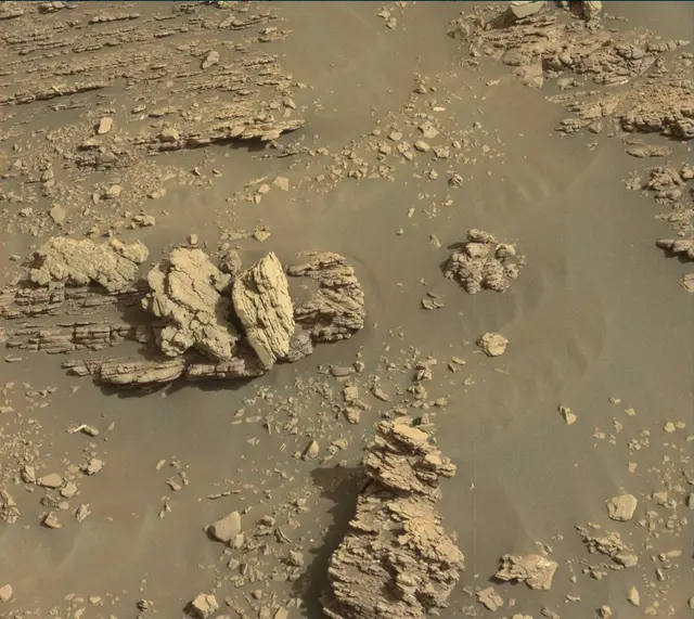 Sol 2475: Mast Camera (Mastcam)