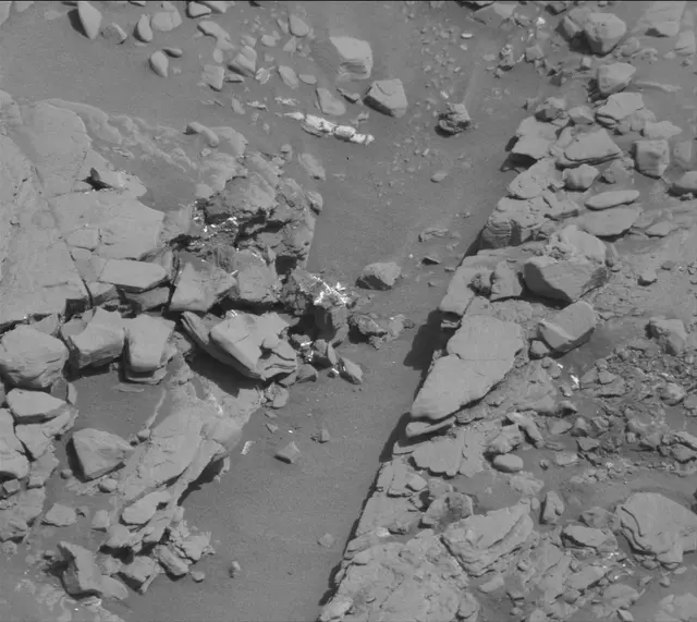 Sol 2501: Mast Camera (Mastcam)
