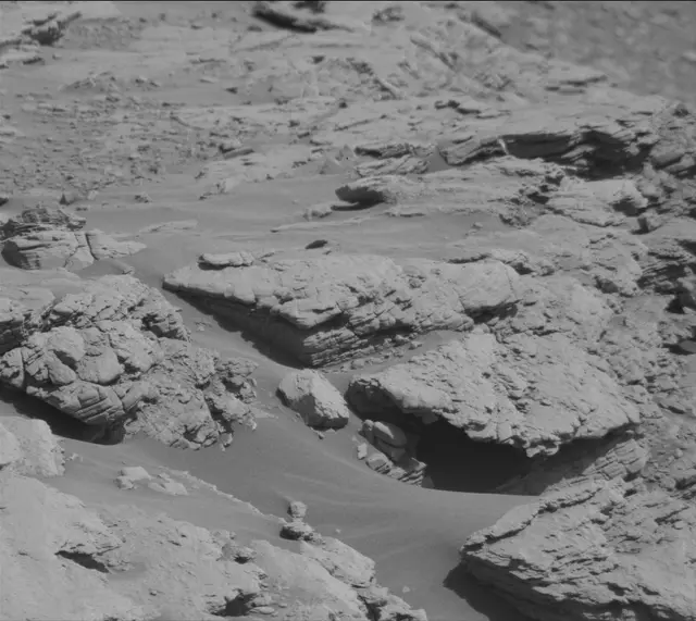 Sol 2523: Mast Camera (Mastcam)