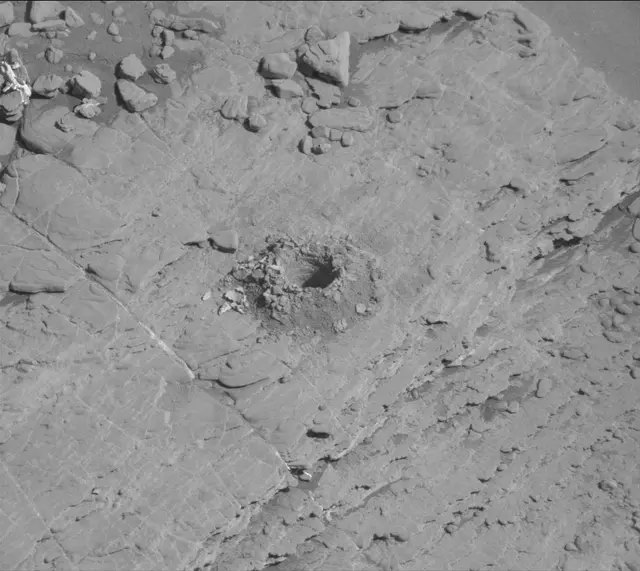 Sol 2527: Mast Camera (Mastcam)