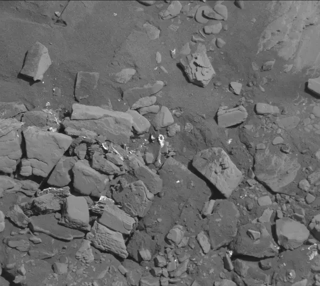 Sol 2532: Mast Camera (Mastcam)