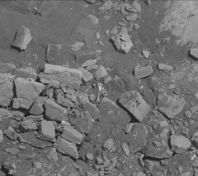 Sol 2532: Mast Camera (Mastcam)