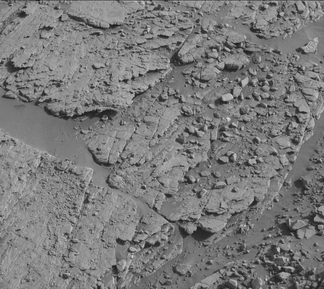 Sol 2553: Mast Camera (Mastcam)